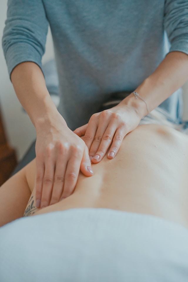 Is it Safe to Have a Massage When You’re Suffering from Back Pain?