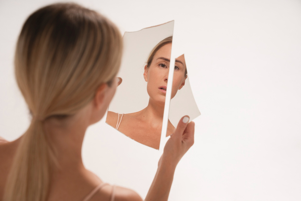 Body Dysmorphia and Addiction: How Image Distortion Fuels Substance Misuse