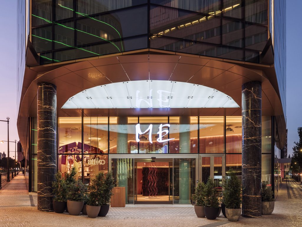 KNESKO Skin partners with KORPO Lisbon to bring gemstone-infused skincare and collagen masks to luxury spa treatments.